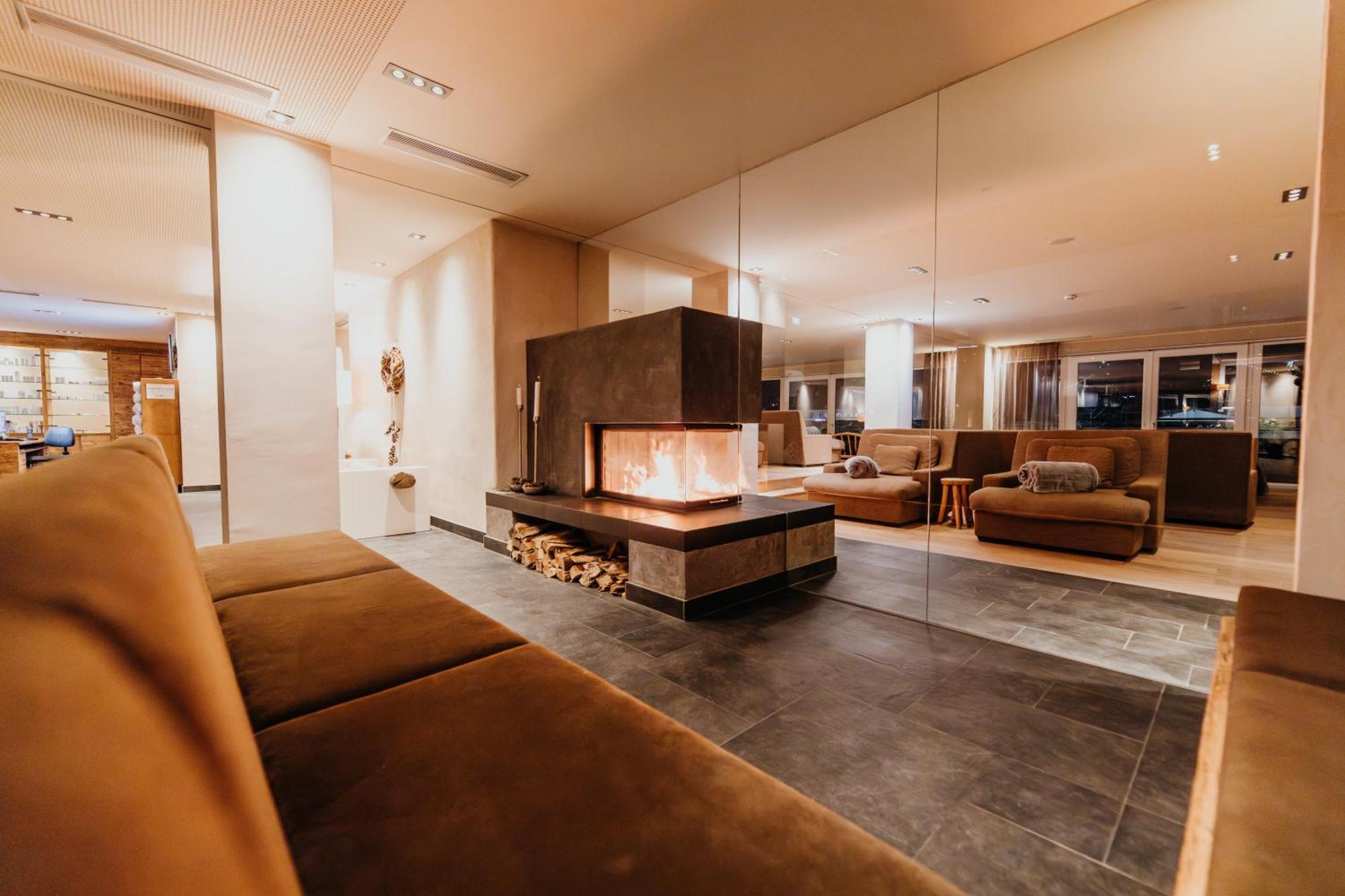 Post Seefeld - Wellnesshotel Tirol เซเฟลด์ อิน ทิโรล ภายนอก รูปภาพ